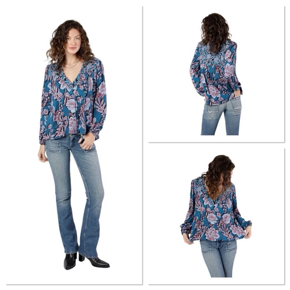 BOG BAND OF THE FREE Josie Sapphire Top Peri Blue Tropical Floral V-Neck XS New
